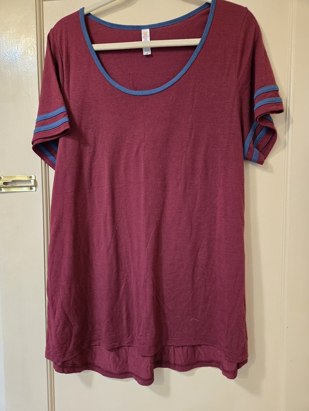 Lularoe Classic T Women's Scoop Neck Burgundy Tee with Contrast Trim